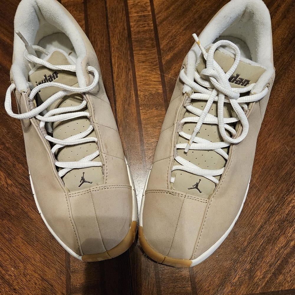 Womens JORDAN  shoes. Size 9